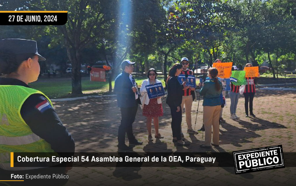  Jóvenes, incluidos expresos políticos realizaron plantón afuera de la sede de donde se realiza la OEA en Paraguay